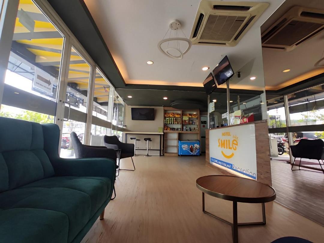 Smile Hotel C180 Cheras Selatan Екстериор снимка