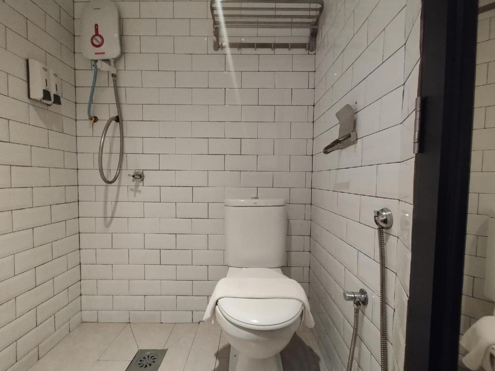 Smile Hotel C180 Cheras Selatan Екстериор снимка