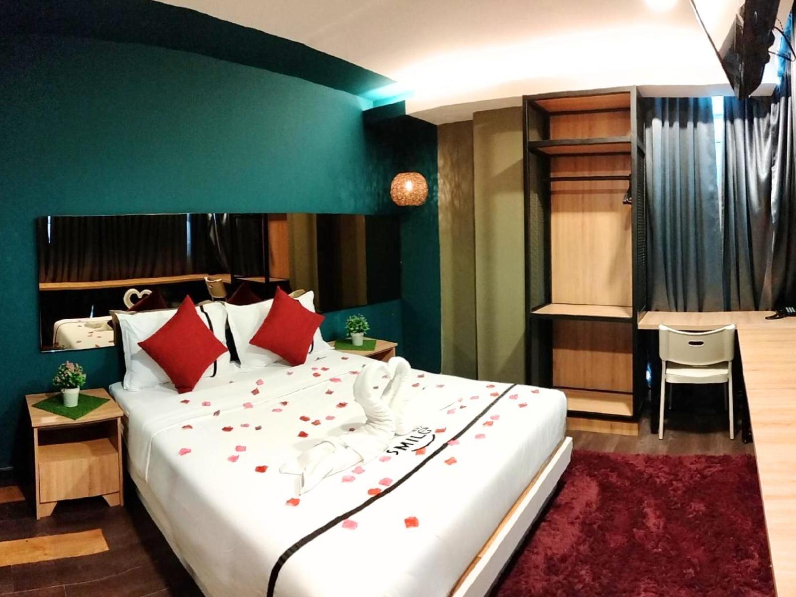 Smile Hotel C180 Cheras Selatan Екстериор снимка